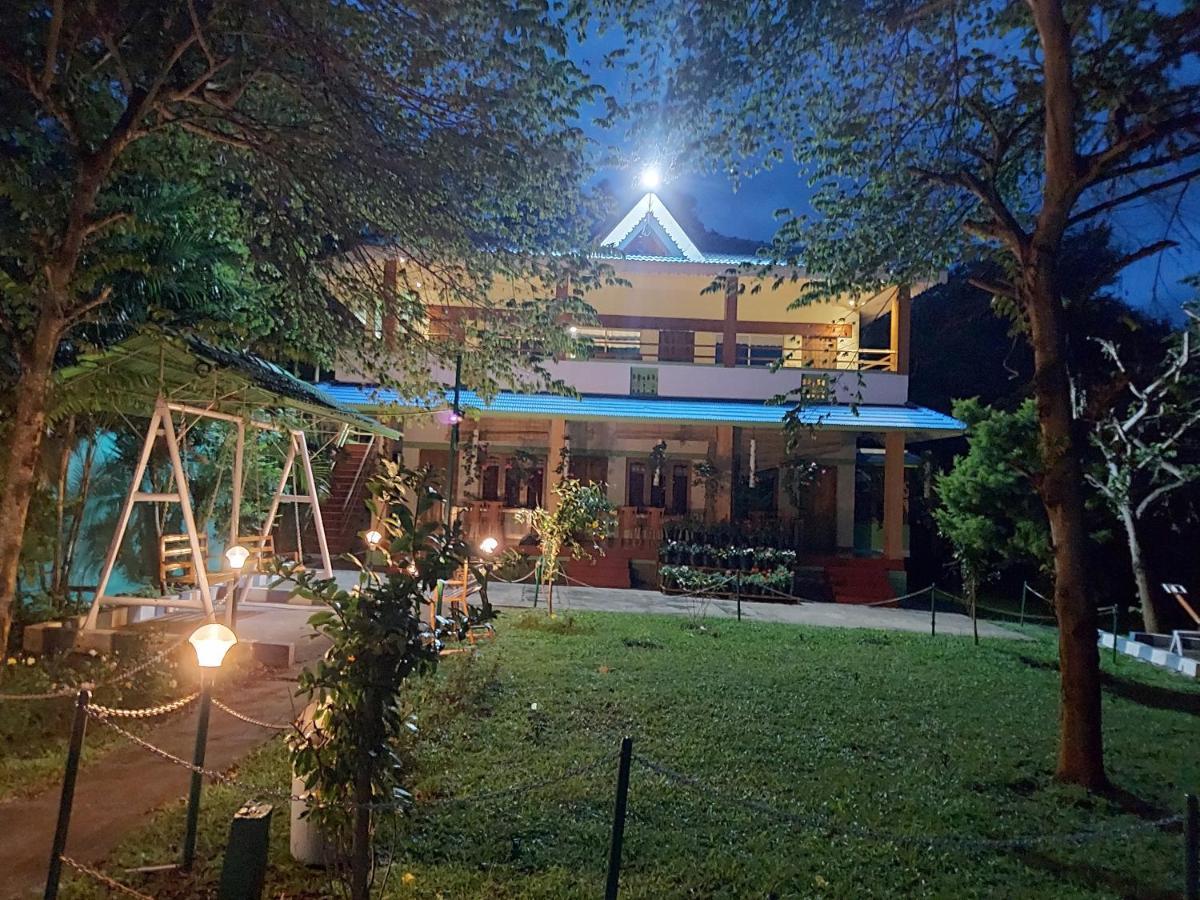 The Midway Jungle Resort Masinagudi Exterior photo