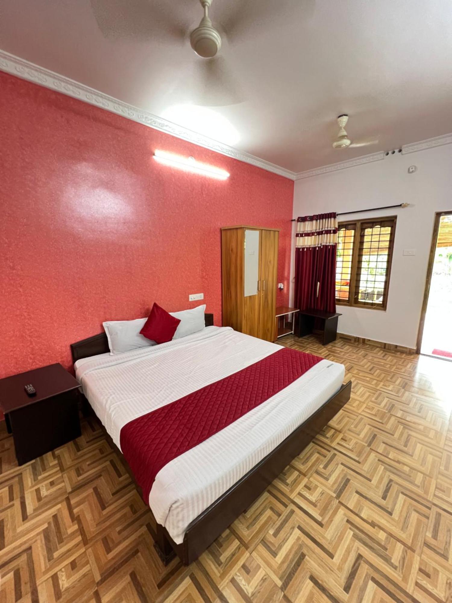 The Midway Jungle Resort Masinagudi Exterior photo