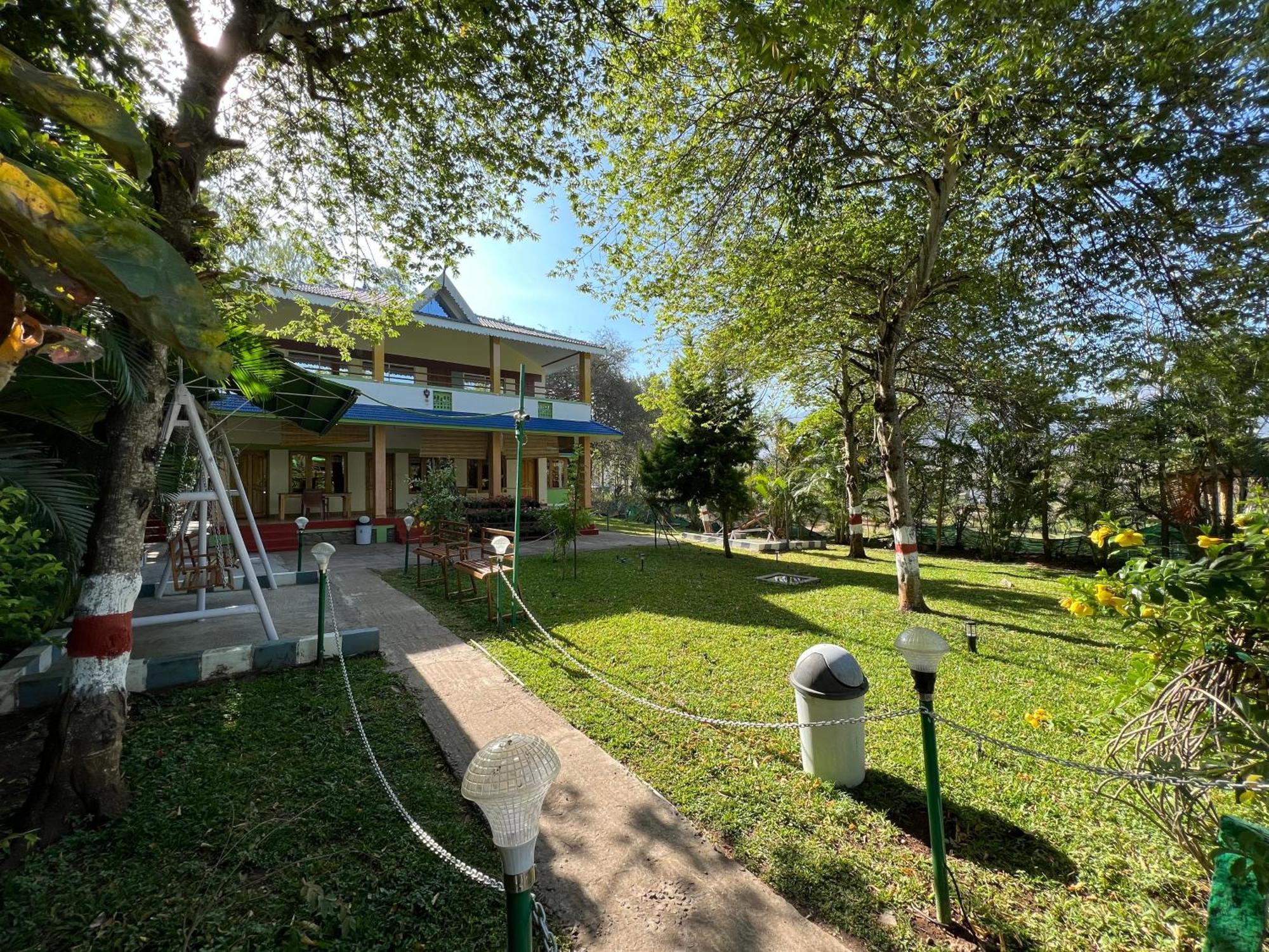 The Midway Jungle Resort Masinagudi Exterior photo
